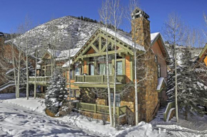 Ski-In and Out Townhome with Hot Tub by Arrow Bahn Lift!